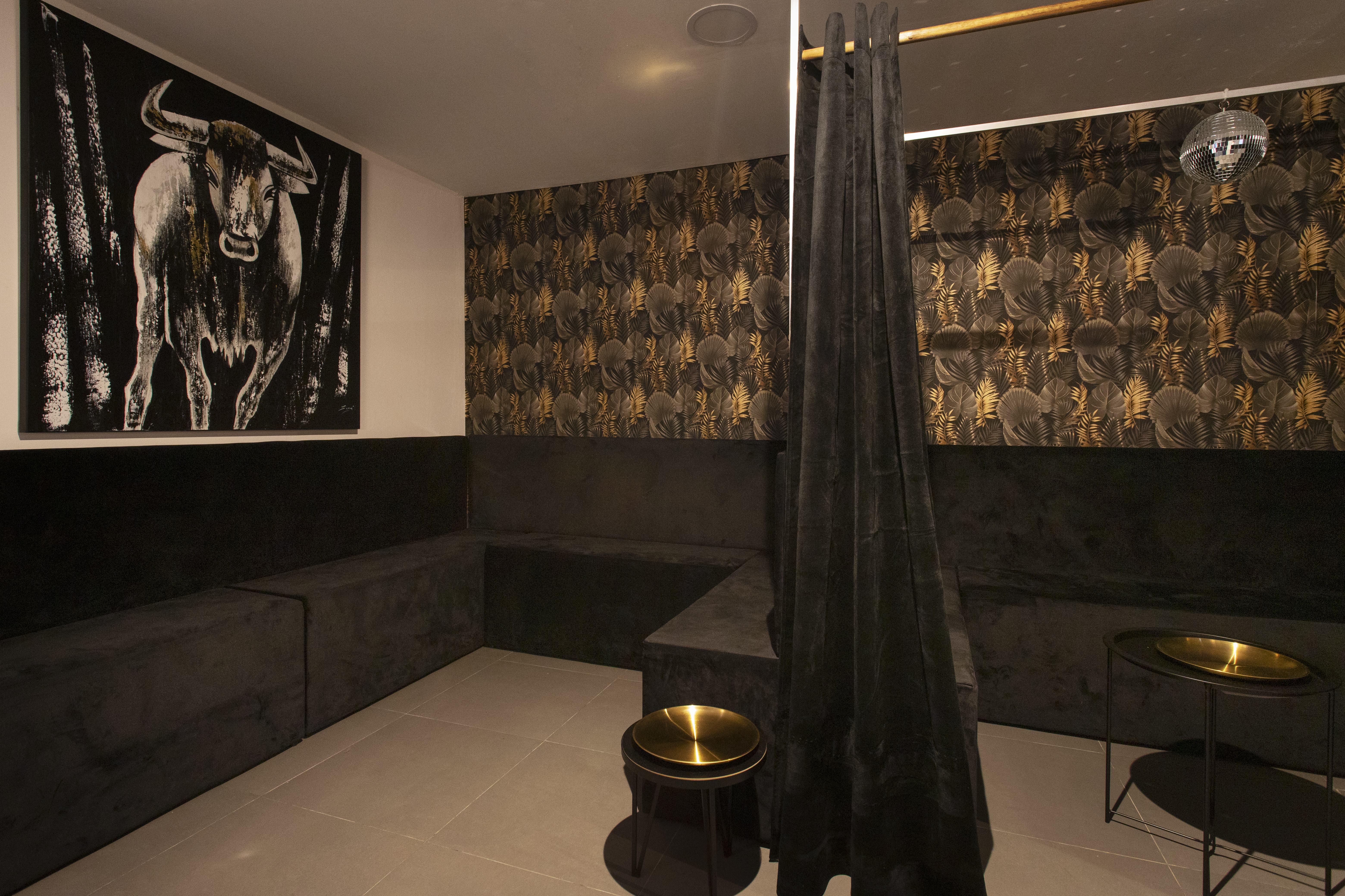 Leather & Brass Lounge